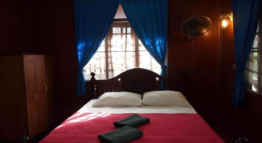 Hotell Palm Point Village Mae Nam