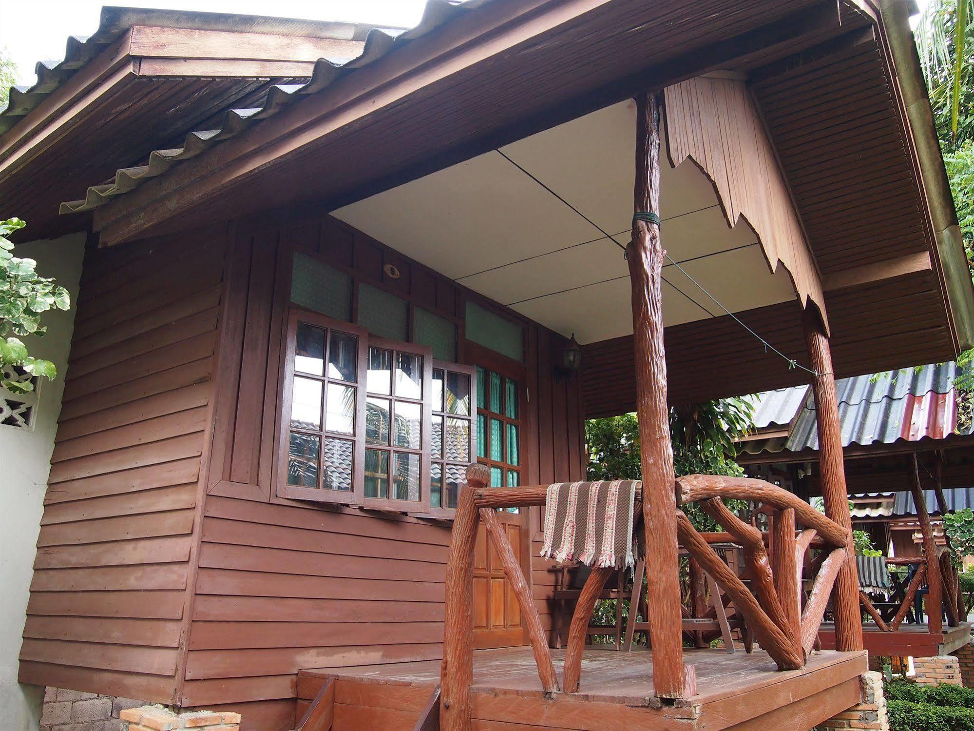 Palm Point Village Hotell 2*